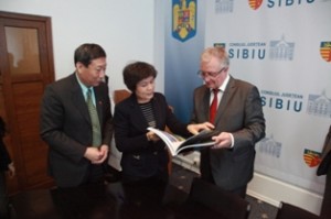 Prietenie strânsă între Sibiu şi China