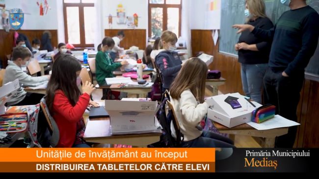 Se distribuie tabletele școlare la Mediaș