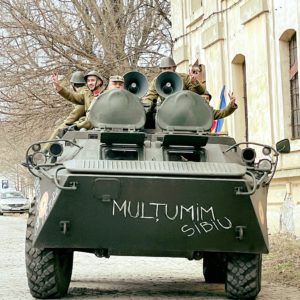 VIDEO. Tehnică militară de luptă pe străzi! Se filmează ”Sibiu ‘89”
