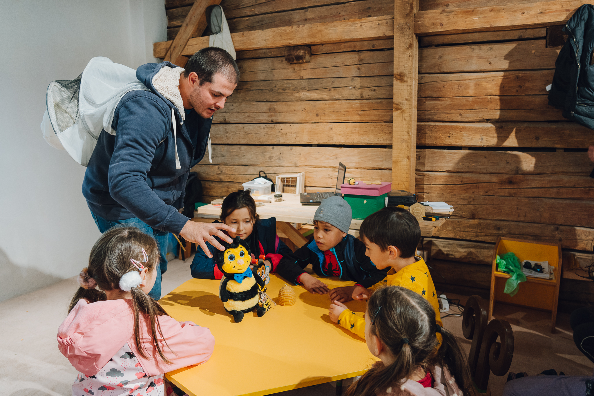 Atelier pentru copii la Muzeul ASTRA. Cei mici vor învăța despre albine