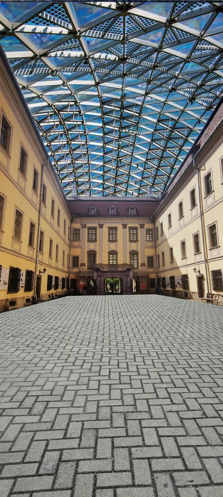 Muzeul Brukenthal dorește să acopere cu sticlă prima curte interioară a Palatului din Piața Mare